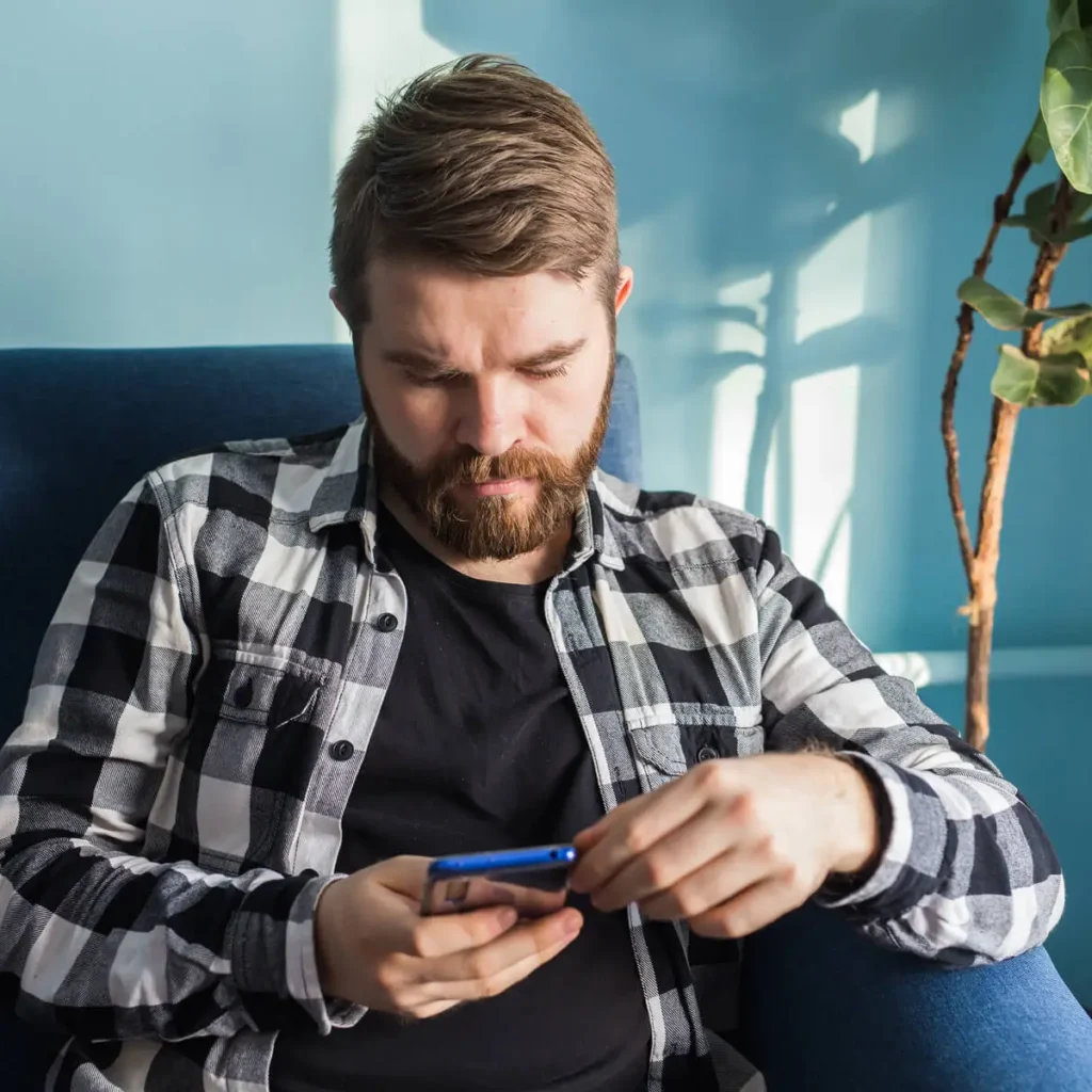 technologies and leisure concept cheerful man si 2023 11 27 05 12 58 utc